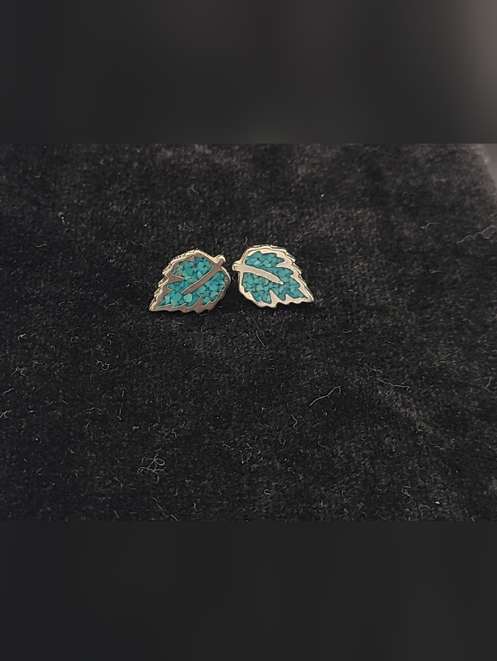 Turquoise Leaf Stud Earrings - Silver Tone